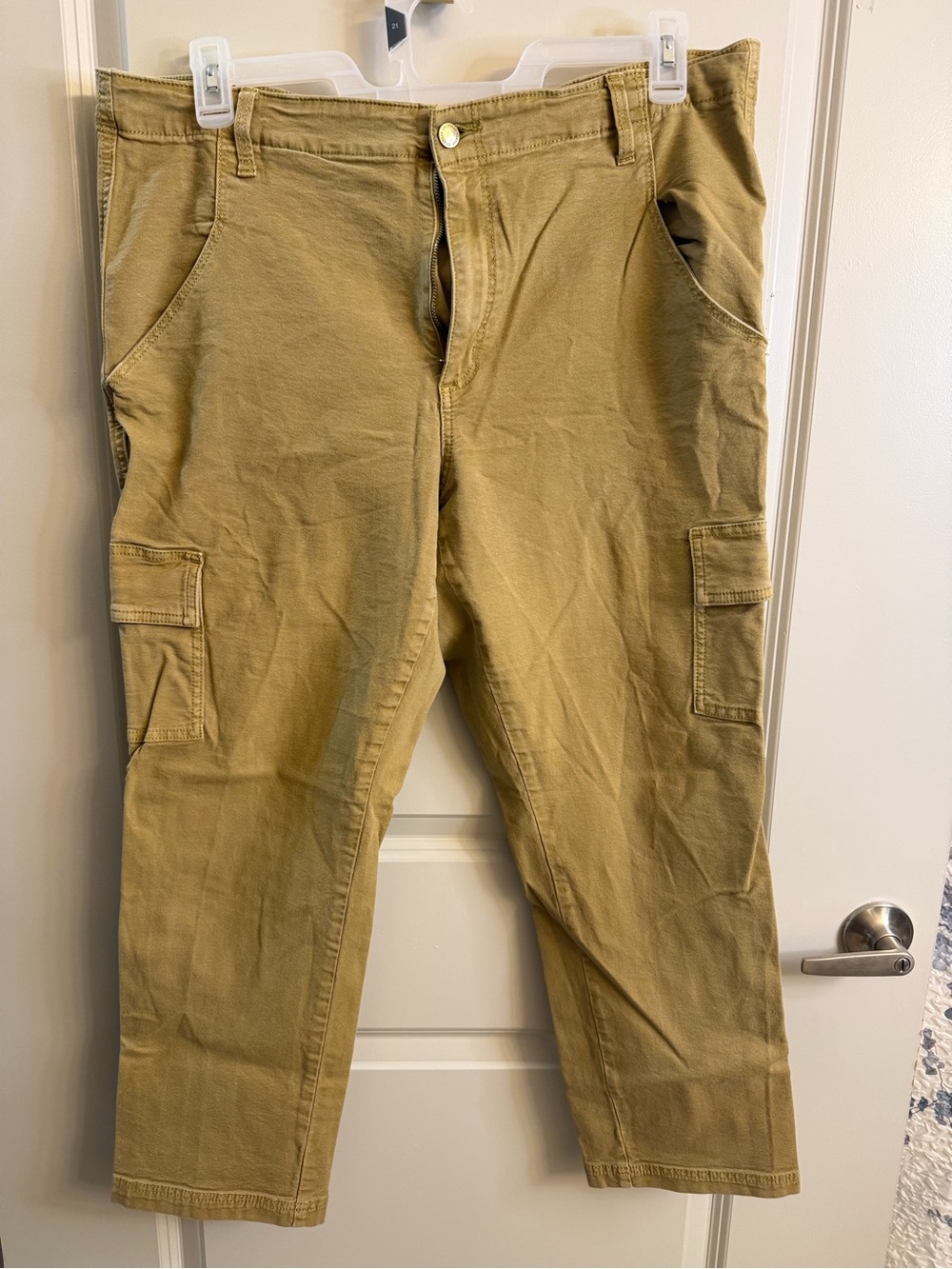Universal Thread Women's Boot Cut Cargo Pants in Khaki